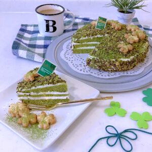 抹茶のデコレーションケーキ