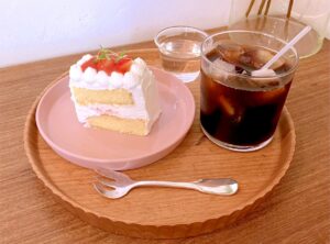 ケーキとコーヒー
