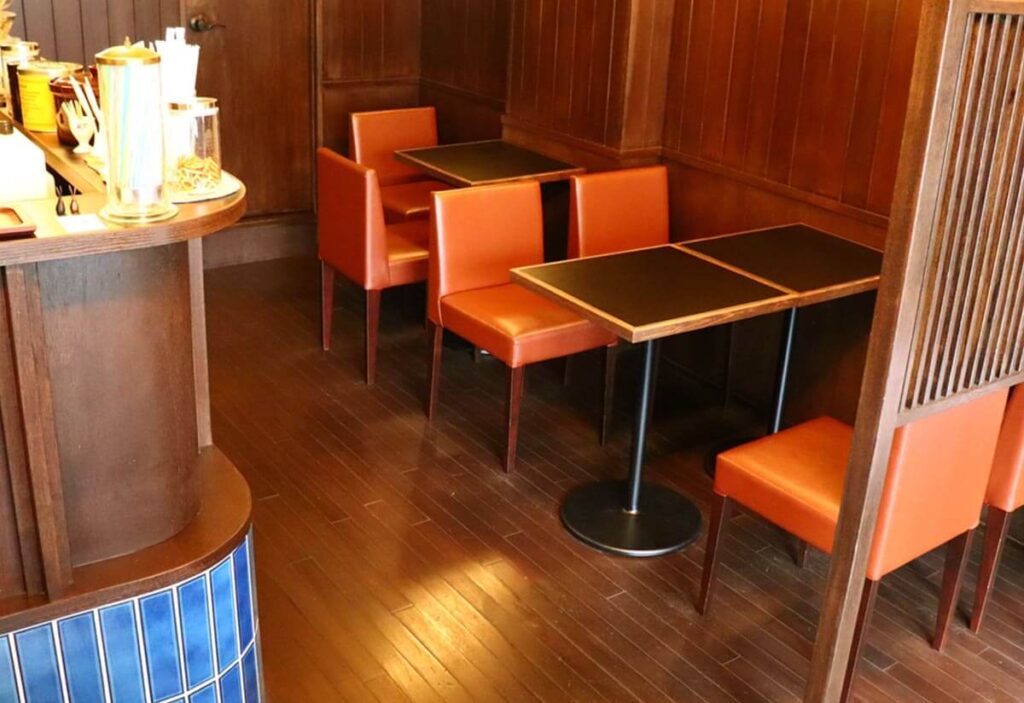 喫茶二ト店内