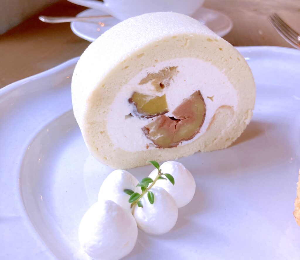 栗のロールケーキ