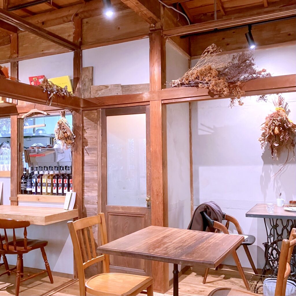 カフェウワイト