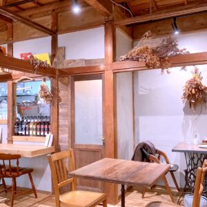 カフェウワイト