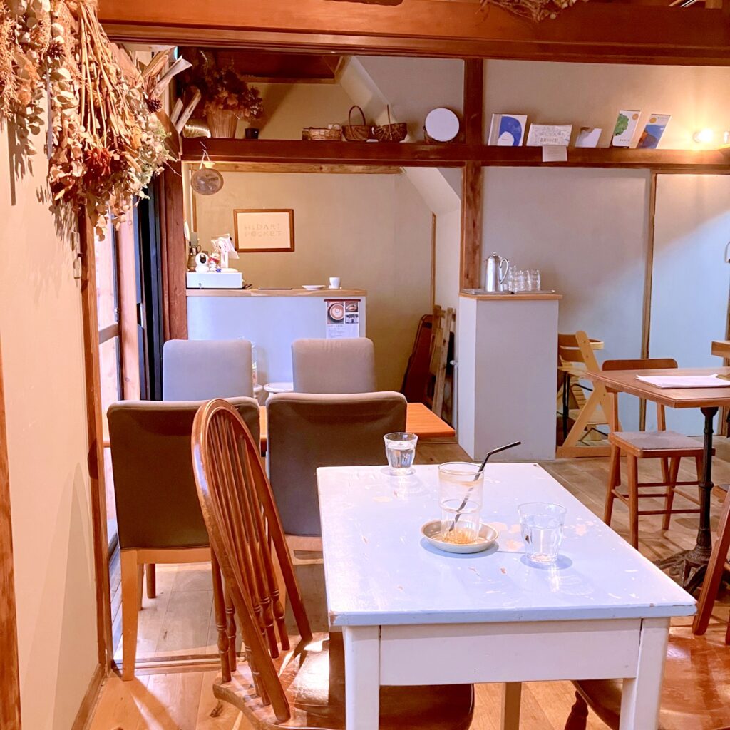 カフェウワイト