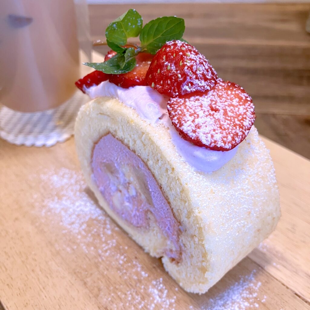 リコリスロールケーキ